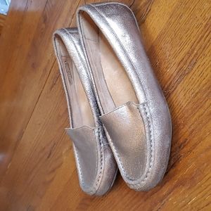 Vionic Debbie driver moccasin flats